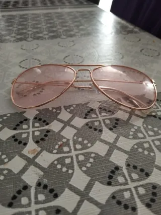 Gafas de sol rosas estilo aviador
