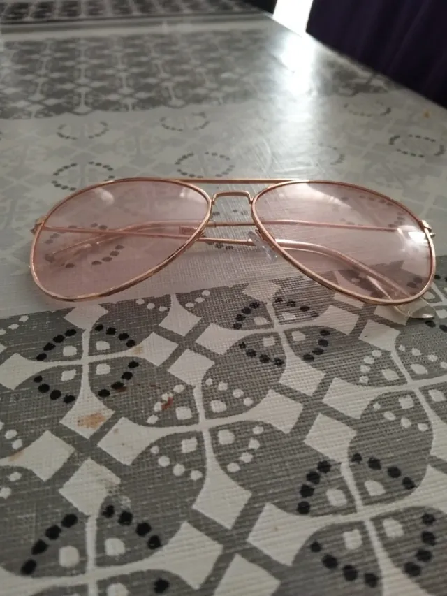 Gafas de sol rosas estilo aviador