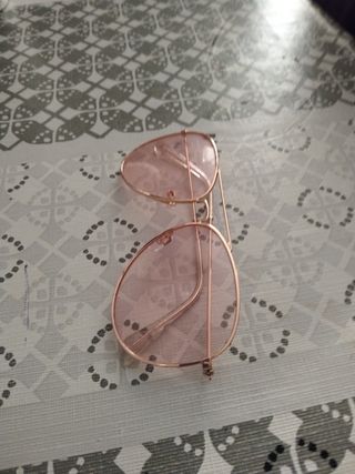 Gafas de sol rosas estilo aviador