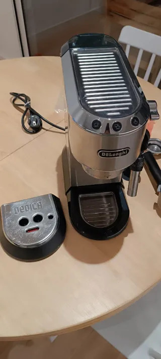Cafetera Delonghi Dedica
