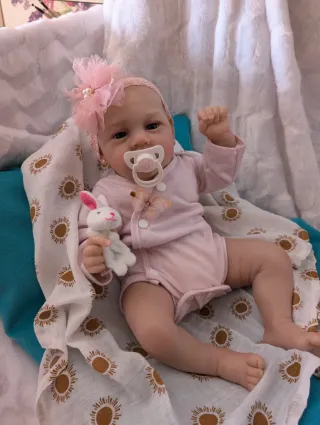 Reborn pesa 2 kilotos 100