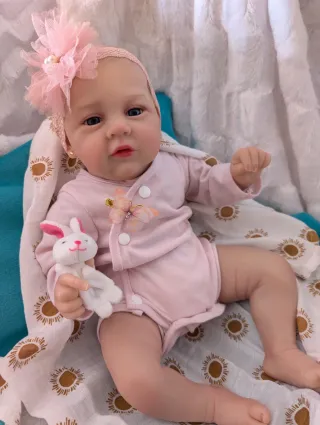 Reborn pesa 2 kilotos 100