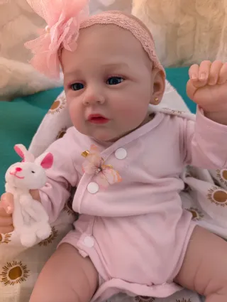 Reborn pesa 2 kilotos 100