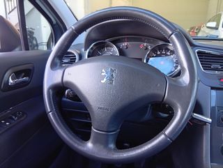 Peugeot 5008 Confort 1.6 VTI 120 2010