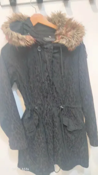 Maison Scotch Parka Negra con Capucha y Pelo