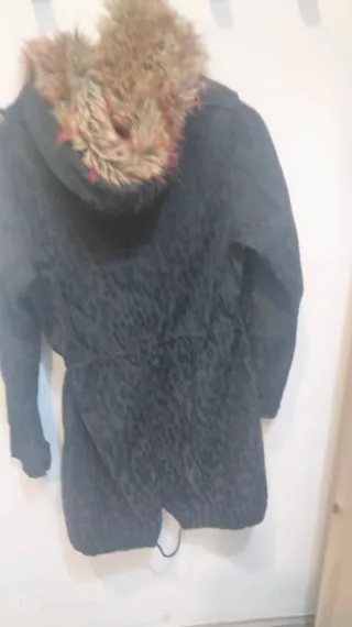 Maison Scotch Parka Negra con Capucha y Pelo