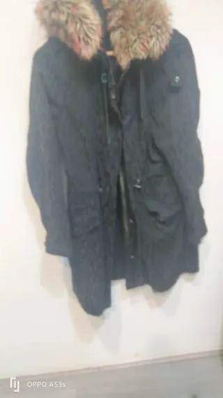 Maison Scotch Parka Negra con Capucha y Pelo