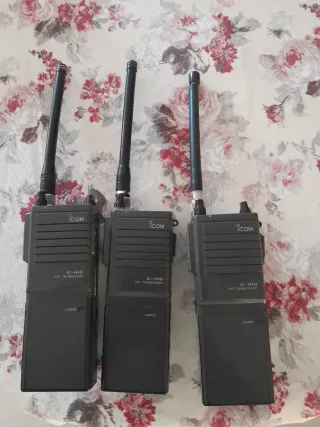3 Walkie Talkies Icom IC-H10 VHF