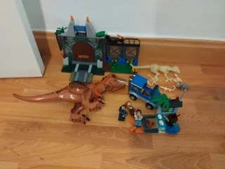 Lego Juniors 10758 T-Rex Ataque jurassic world