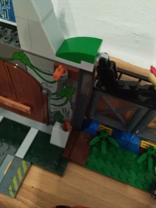 Lego Juniors 10758 T-Rex Ataque jurassic world