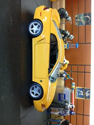 Ford Mustang GT 1999 Maisto Amarillo 1/18