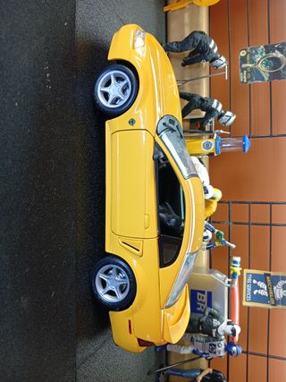 Ford Mustang GT 1999 Maisto Amarillo 1/18