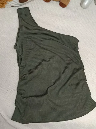Top verde de un hombro