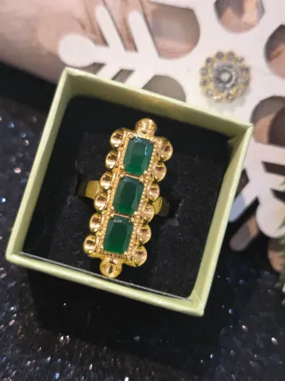 Anillo estilo Oriente Medio oro y esmeralda