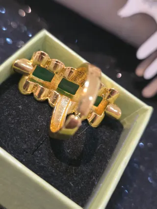 Anillo estilo Oriente Medio oro y esmeralda