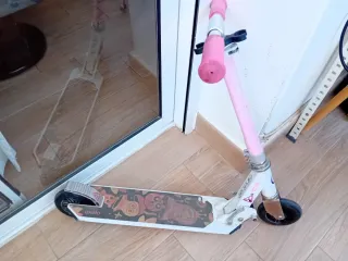 Patinete Oxelo rosa plegable. De 4 a 8 años