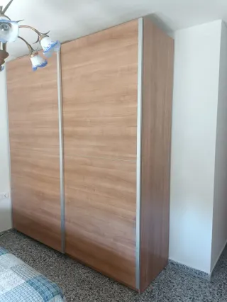 Armario de dormitorio madera y metal