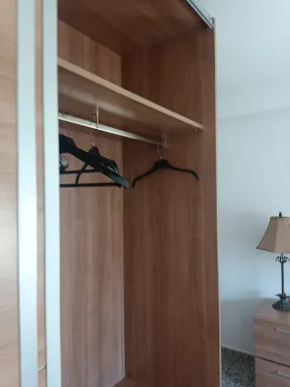 Armario de dormitorio madera y metal