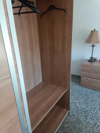 Armario de dormitorio madera y metal