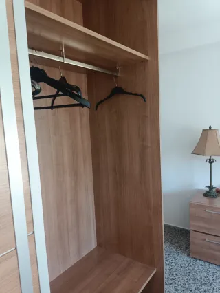 Armario de dormitorio madera y metal