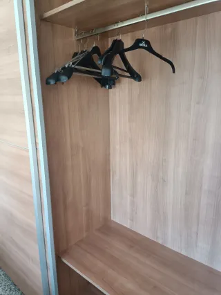 Armario de dormitorio madera y metal