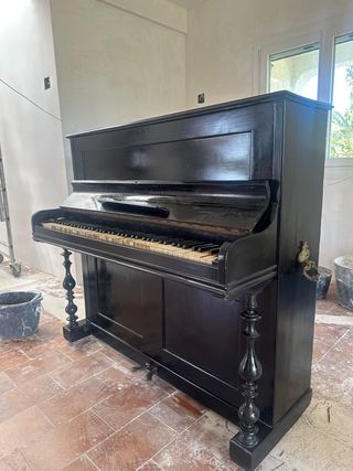 Piano vertical antiguo JUAN FARJAS