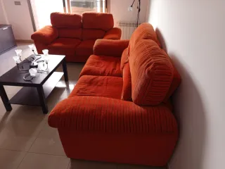 Conjunto de sofás de pana naranja