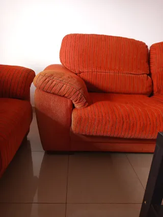 Conjunto de sofás de pana naranja