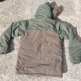 Pack Montañismo: Chaqueta, Botas y Bastones