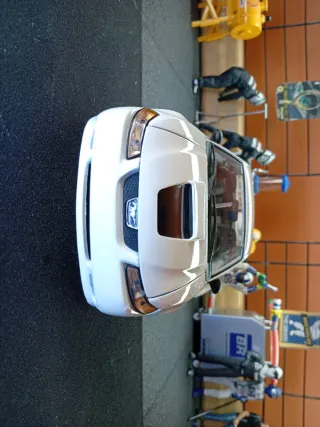 Maisto Ford Mustang GT 1999 Blanco 1/18