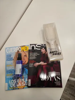 Revista InStyle y Cepillo Anti-Frizz