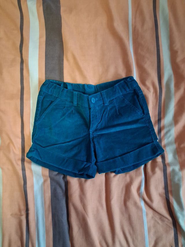 Pantalones cortos de rayas azules y blancas