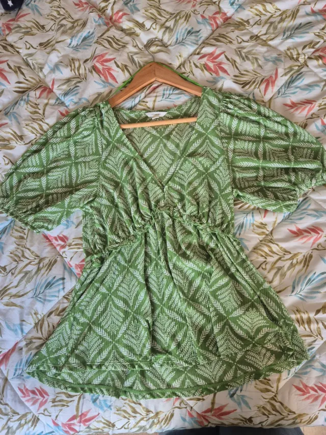 Blusa verde estampado primaveral Springfield