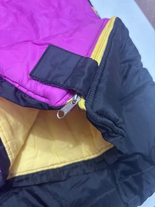 Saco de dormir rosa y amarillo