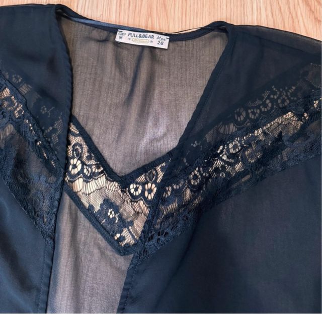 Kimono encaje bordado negro. Talla M. Pull & Bear.