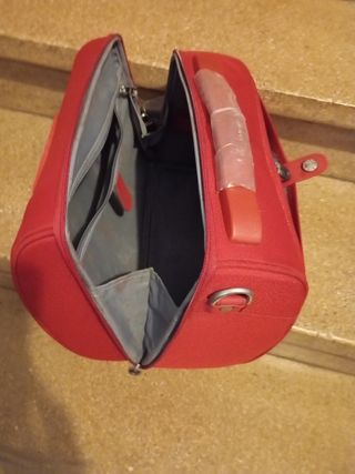 Neceser rojo nuevo