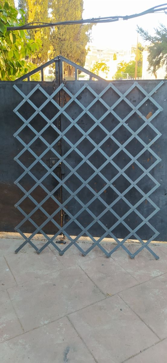 Reja hierro forjado...medidas 153x130cm