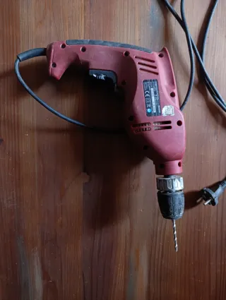 Taladro percutor rojo