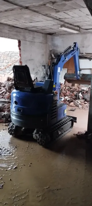 Mini pala  con cabina 1500 kg - 4 días de uso