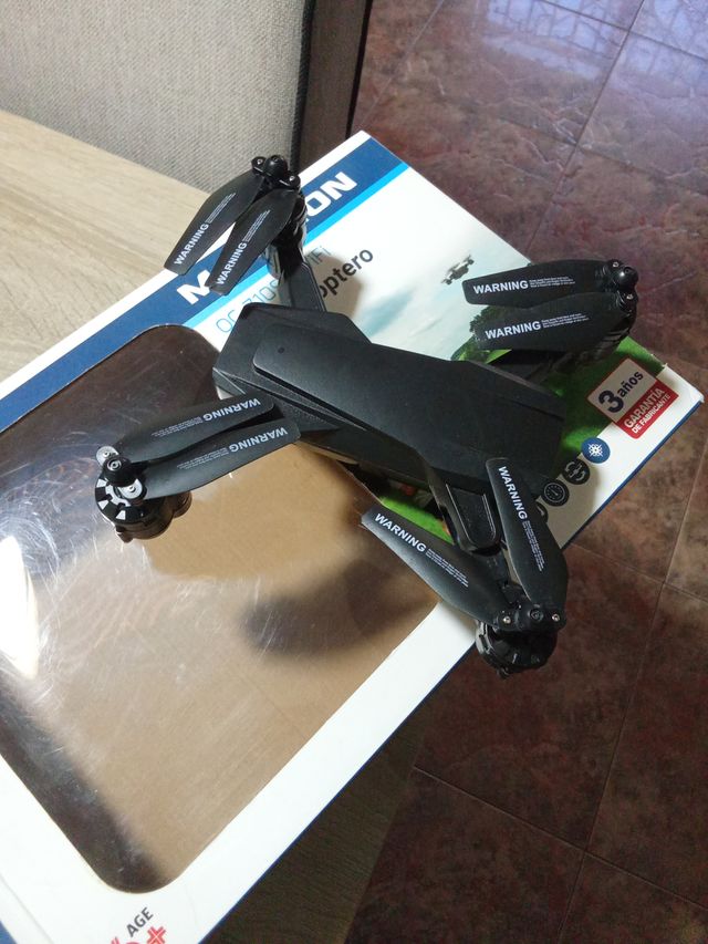 Dron SYMA blanco y negro y Dron maginom como Nuevo