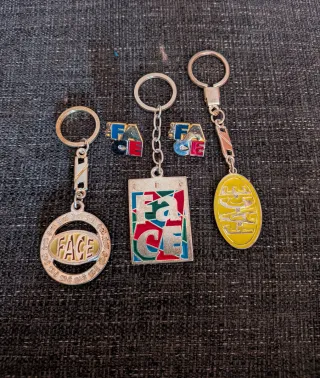 Pack Llaveros y Pins Discoteca Face