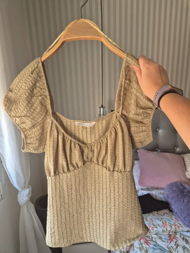 Blusa verde con escote cuadrado