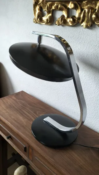 Lámpara de mesa Fase Negra y Plateada