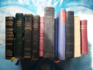 Libros antiguos religiosos y diccionarios