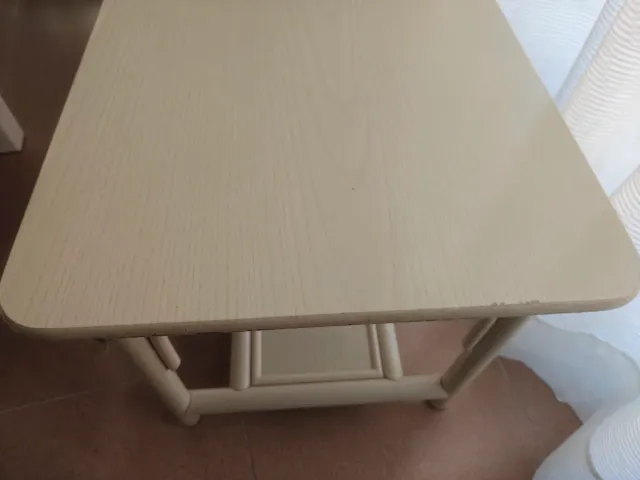 Mesa de centro de ratán y madera