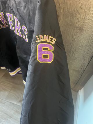 Chaqueta Bomber Lakers Negra y Morada