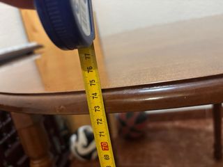 Mesa de comedor de madera con cristal