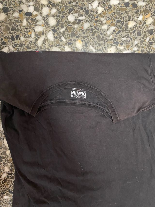 Camiseta Tommy Hilfiger Negra