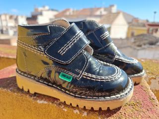 Zapato bebé charol negro marca corre calles 24 tal
