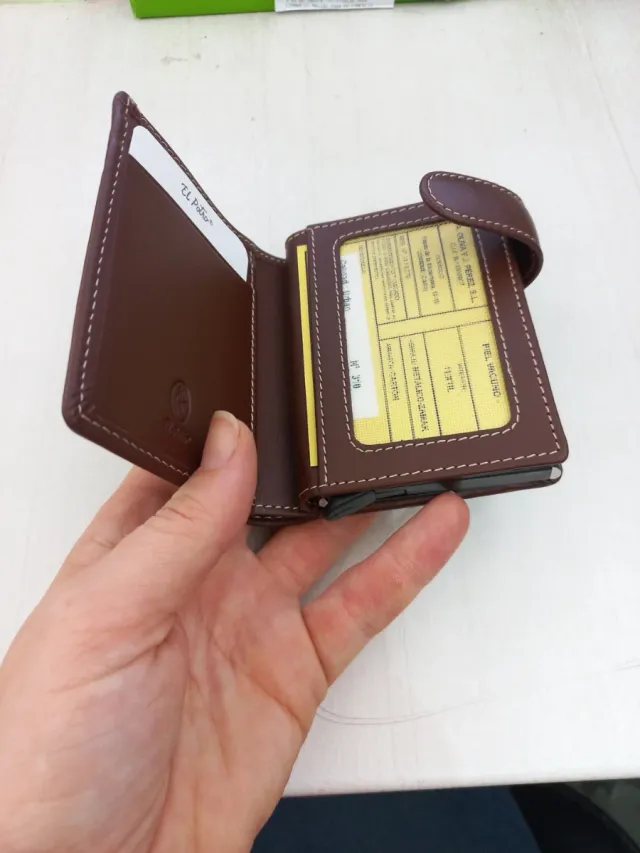 Tarjetero El Potro Marrón